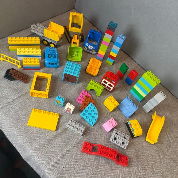 Huge Lot of Duplos 80+ Building Blocks Bricks Unique Door Bridge Vehicle Slide - Picture 9 of 10